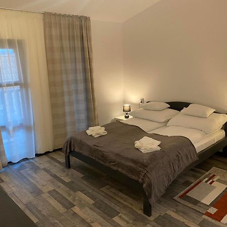 Отель Happy Nest Luna de Sus  Экстерьер фото